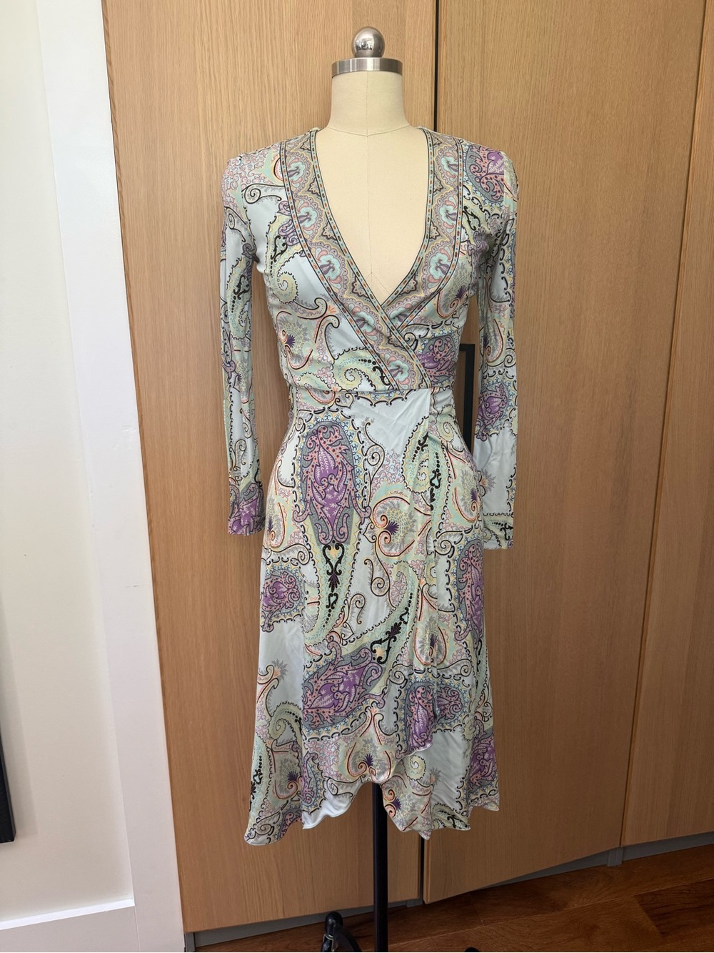 Etro  paisley print wrap  dress with deep v neckline. Size 38 ( about xs)